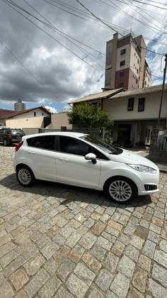 FORD FIESTA 1.6 TITANIUM HATCH 16V FLEX 4P POWERSHIFT